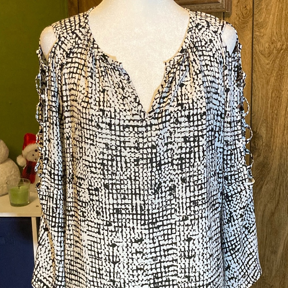 Jennifer Lopez Lattice Sleeve v-neck blouse